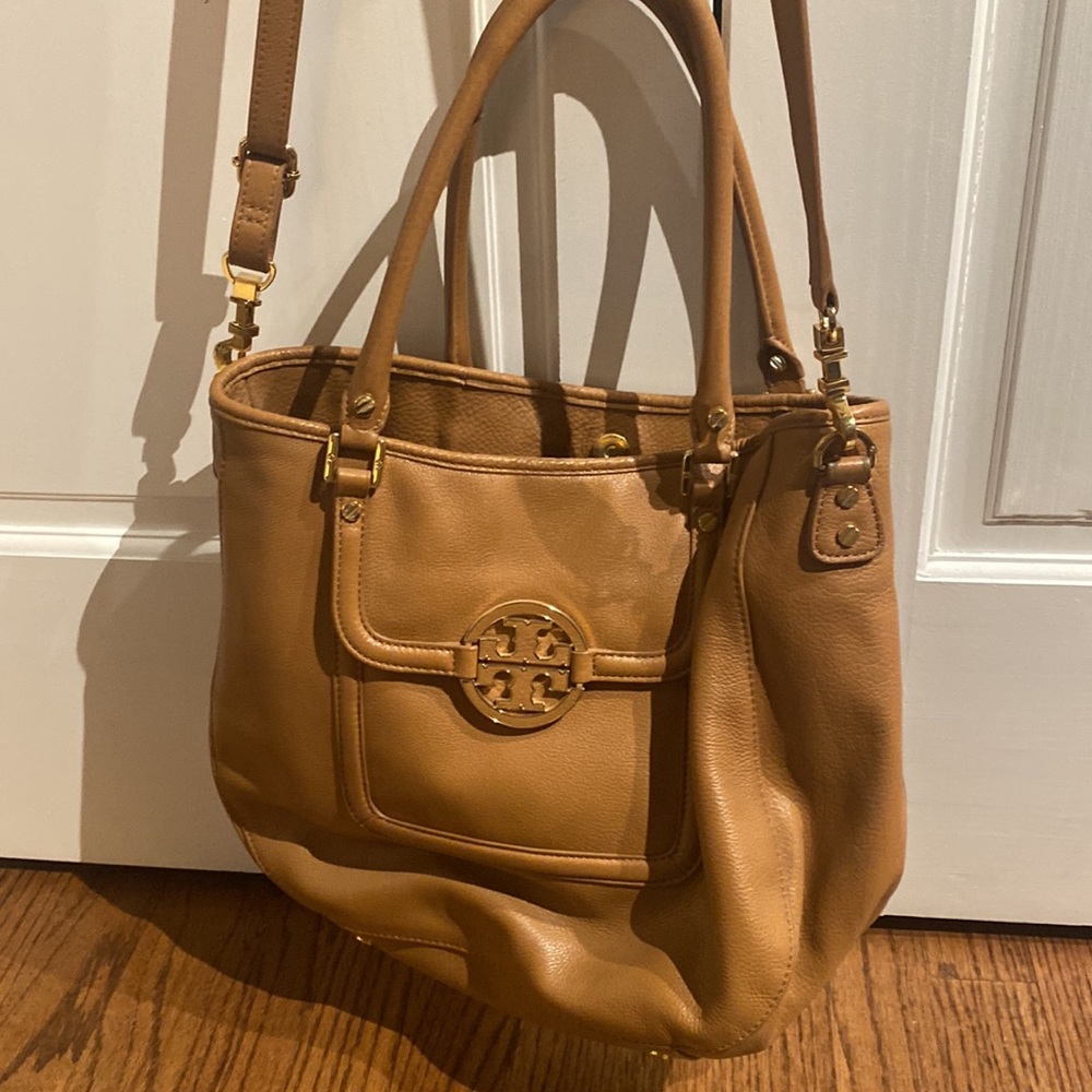 Tori Burch pocketbook - snap enclosure with inside zippered pocket - Picture 2 of 8